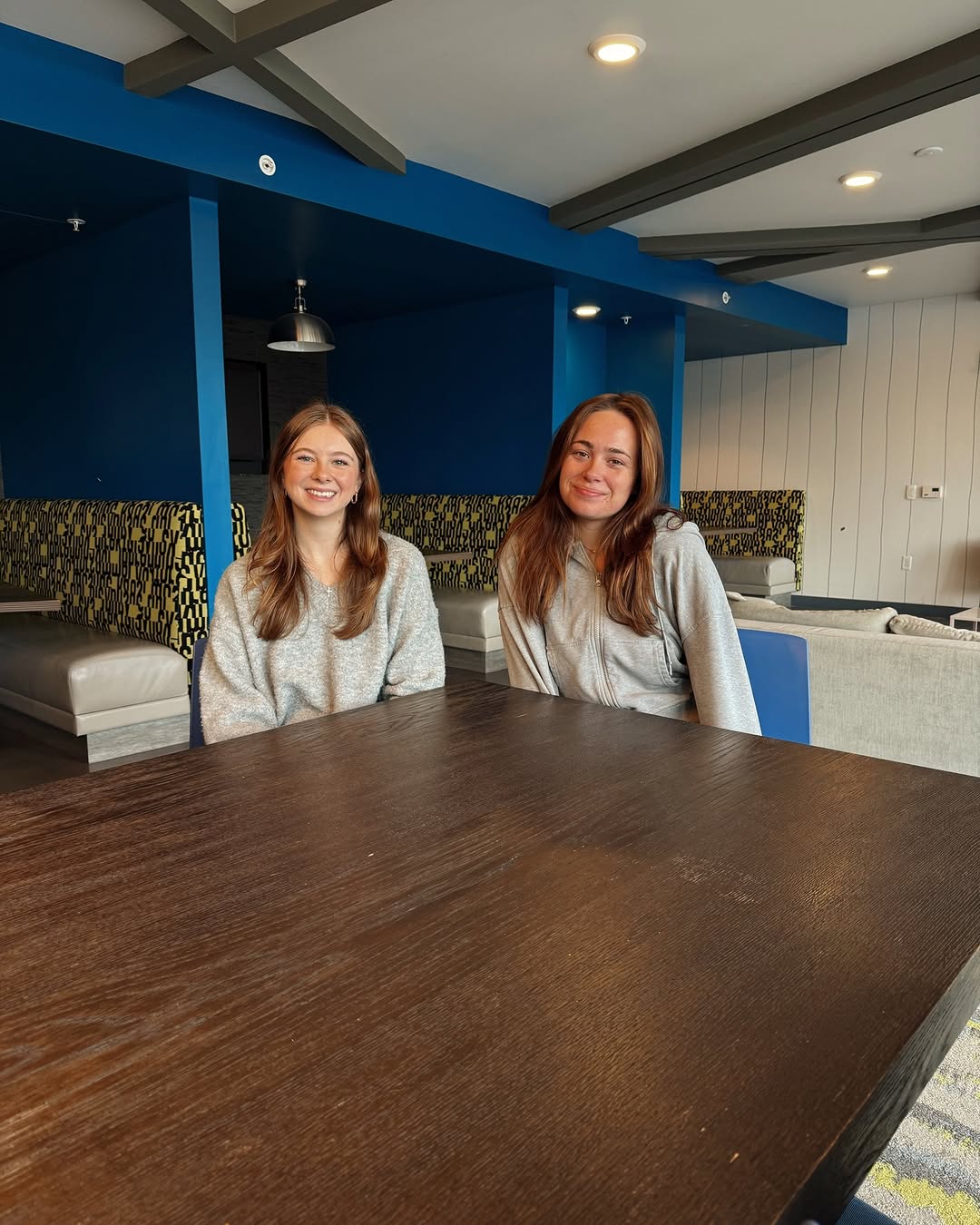 Food, conversation, and community \u2728\nJoin us on the 4th floor Tuesday the 24th at 5 PM with 401 Oak. @401oakic\nLounge menu bites + info on our new Risex401oak delivery.\nDon't miss it!\n\n